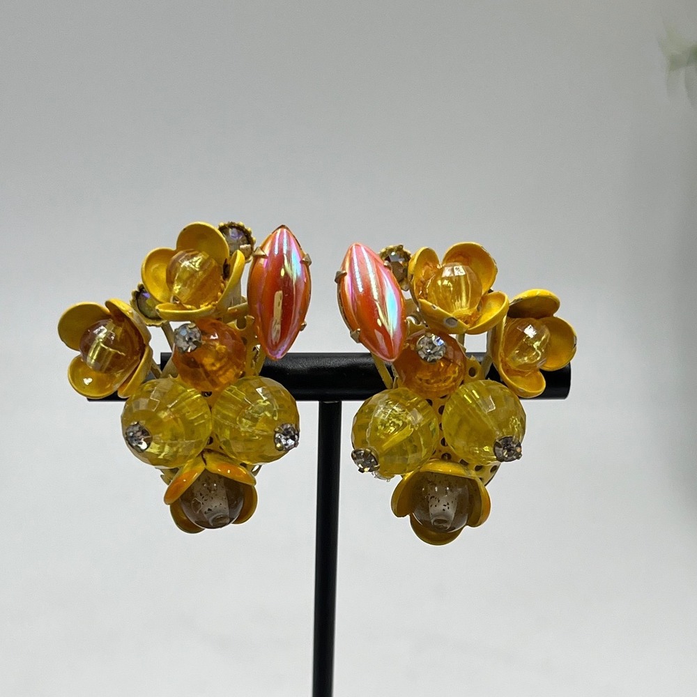 Vintage Large Yellow Painted‎ Metal
Rhinestone Iridescent Clip On
Earrings